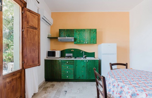 Castellammare del Golfo Apartment | Apartment 'Appartamento Con Vista Piscina 2' with Shared Pool, Wi-Fi and Air Conditioning