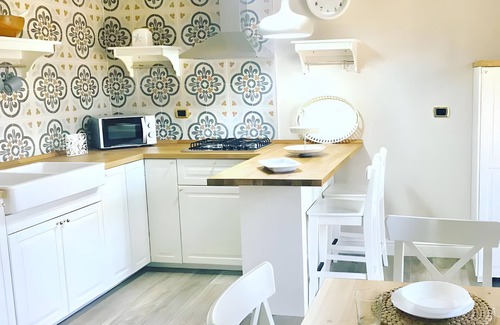Castellammare di Stabia Apartment | Apartment 'Blue Sea Two Apartments' with Shared Terrace, Wi-Fi and Air Conditioning
