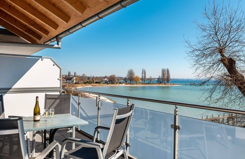 Immenstaad am Bodensee Apartment | Apartment 'Typ A2' with Shared Terrace, Shared Garden and Wi-Fi