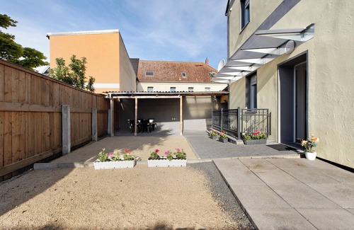 Piesteritz Apartment | Apartment 'Ferienwohnung Lutherstadt 1' with Private Terrace and Wi-Fi