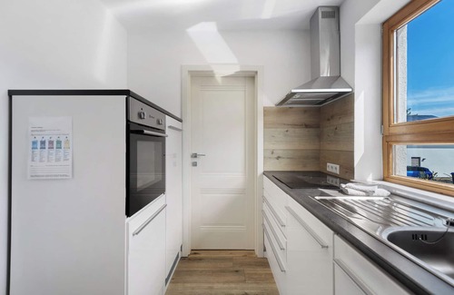 Radolfzell am Bodensee Apartment | Apartment 'Wohnen Auf Zeit' with Mountain View, Private Terrace and Wi-Fi