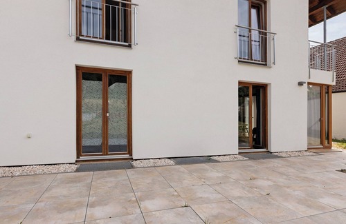 Radolfzell am Bodensee Apartment | Apartment 'Wohnen Auf Zeit' with Mountain View, Private Terrace and Wi-Fi