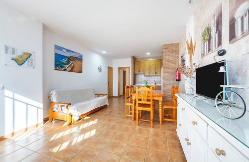 El Pozo de los Frailes Apartment | Apartment 'Maracas 1' with Shared Terrace and Air Conditioning
