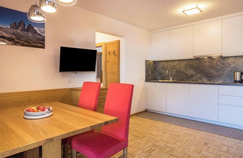 Mareo Apartment | Apartment "Rosalpina 4" in the Middle of the Ski Area with Mountain View, Wi-Fi & Balcony