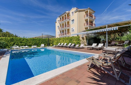 Trogir Apartment | Apartmens Mary Nice house with multiple apartments 4