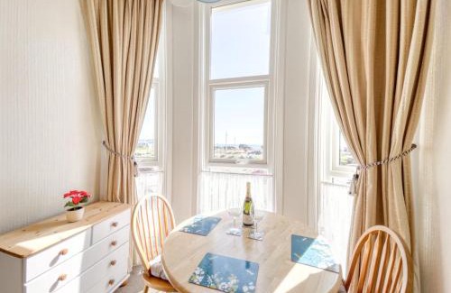 Paignton House | Apartment 1 Large Studio Sea Front- Sea Views- Free Parking