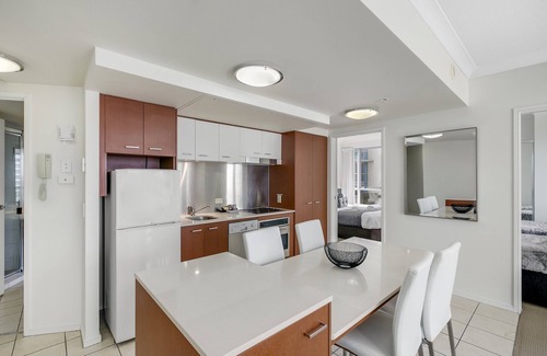 Surfers Paradise Apartment | Apartment 1092 is available at an incredibly affordable price.