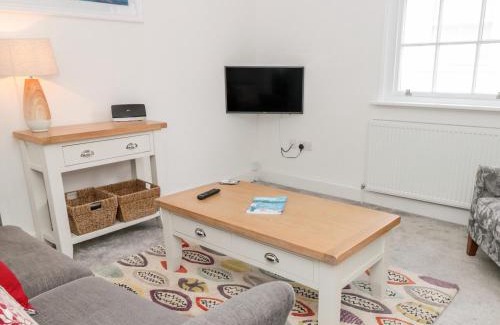 Dartmouth Apartment | Apartment 2 22 Foss Street