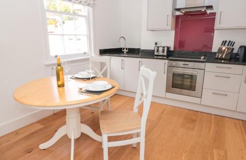 Dartmouth Apartment | Apartment 2 22 Foss Street