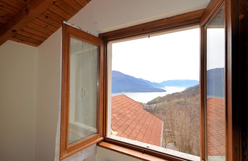 Vercana House | Apartment 2-4 people, lake view, 2 floors.