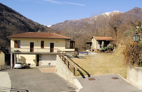 Vercana House | Apartment 2-4 people, lake view, 2 floors.