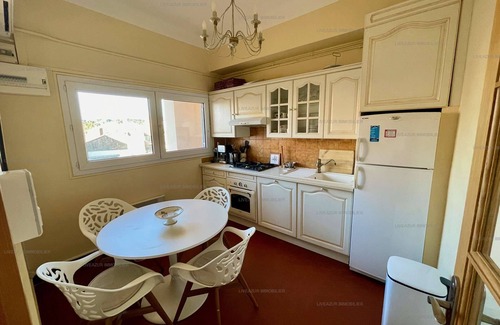 Sanary-sur-Mer Apartment | Apartment 2 bedroom downtown with closed terrace for 6 WIFI