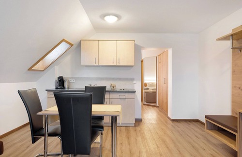 Uehlingen-Birkendorf Apartment | Apartment '2-zimmer- Nr 1' with Balcony and Wi-Fi
