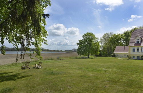 Grubnow Apartment | Apartment 2 on Rügen in Gut Grubnow directly on the water for 4 persons