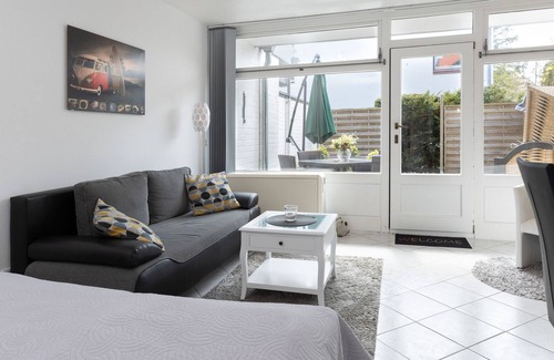 Groemitz Apartment | Apartment 2 with terrace and beach chair in house Grün 17 in Grömitz