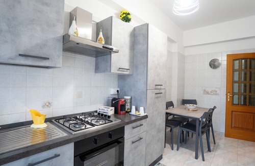 Messina Apartment | Apartment 200 meters from the polyclinic, with air conditioning and wi-fi.