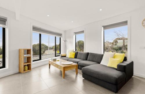 Blairgowrie Apartment | Apartment 2815 – Bay Views in The Village