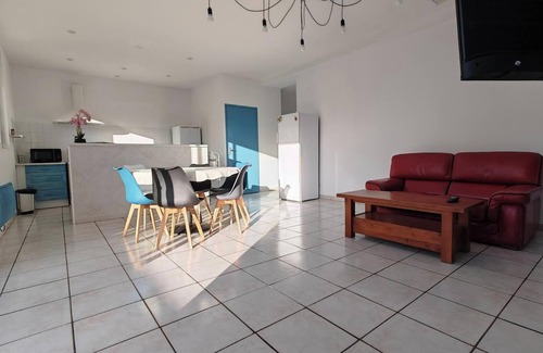 Marseillan Plage Apartment | Apartment 3 bedrooms, 6 pers, CLIM, EXTERIEUR center de Marseillan plage, 300m plage