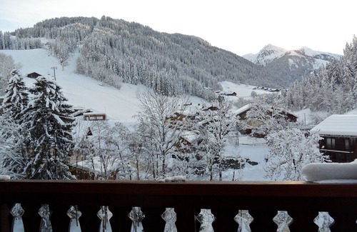 Areches Apartment | Apartment 4-6 people at the foot of the slopes, GARAGE, balcony TERRACE, lift