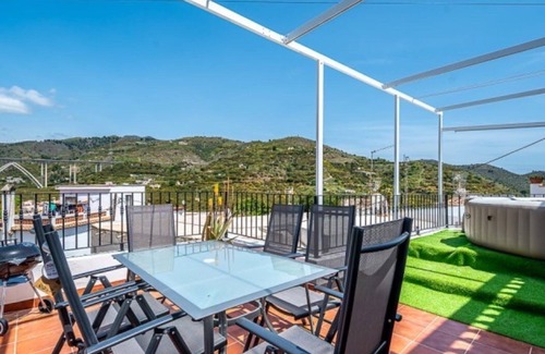 Almunecar Apartment | Apartment 4 persons, just 15 minutes from the sea.