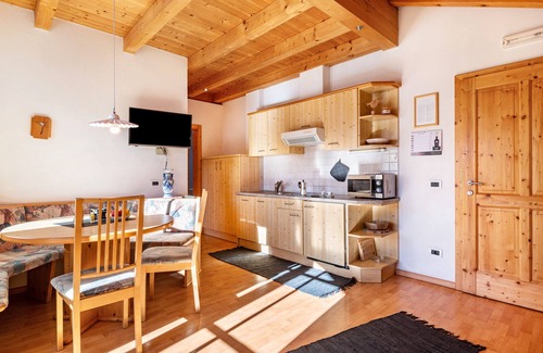 Badia Apartment | Apartment '4' with Mountain View, Shared Garden and Wi-Fi