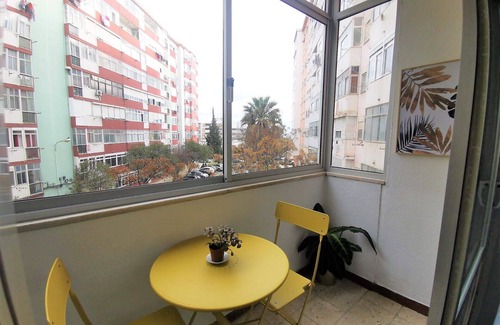 Paco De Arcos Apartment | Apartment 5 minutes from the beach - up to 4 cars. 30mn from Lx