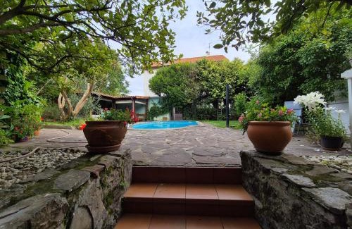 Hendaye Apartment | Apartment 55 m2, sunny garden & pool in Villa 1905