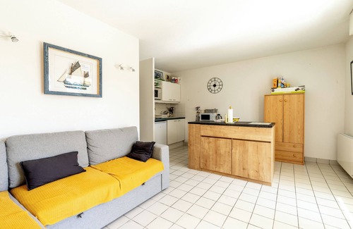Pornic Apartment | Apartment '58 Plein Ouest, Plage Pied' with Private Pool