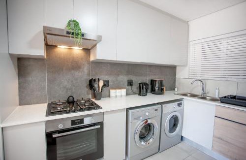 George Apartment | Apartment 72 - 1 On York