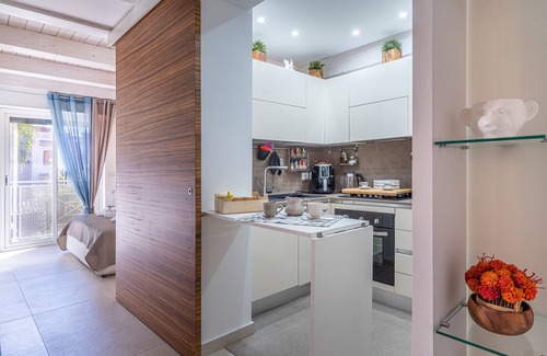Cibali Apartment | Apartment 'A Casa Di Anto' with Balcony, Wi-Fi and Air Conditioning
