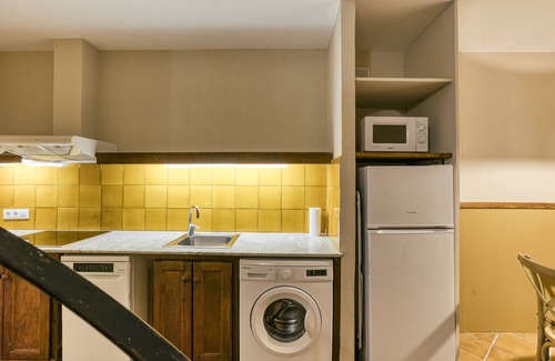Castello d'Empuries Apartment | Apartment 'Apartaments Can Gibert - Palleret' with Private Terrace and Wi-Fi