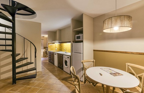 Castello d'Empuries Apartment | Apartment 'Apartaments Can Gibert - Palleret' with Private Terrace and Wi-Fi