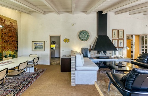 Castello d'Empuries Apartment | Apartment 'Apartaments Can Gibert - Albera' with Private Terrace, Wi-Fi and Air Conditioning