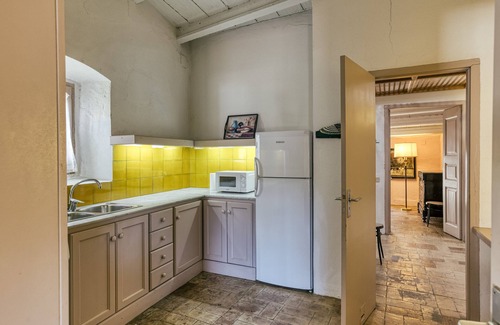 Castello d'Empuries Apartment | Apartment 'Apartaments Can Gibert - Albera' with Private Terrace, Wi-Fi and Air Conditioning