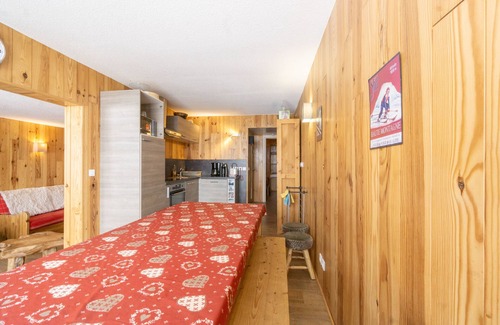 Arc-2000 Apartment | Apartment 'Arc 2000' with Mountain View and Balcony
