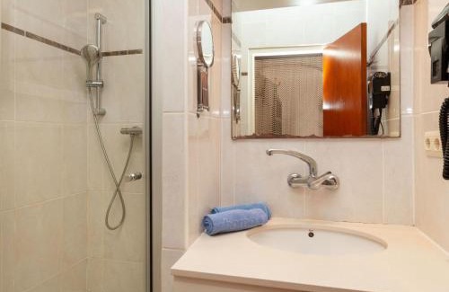 L'Escala Apartment | Apartment Adelfa apt 6 by Interhome