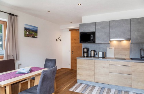Weidach Apartment | Apartment 'Ahrnspitz' with Mountain View, Shared Garden and Wi-Fi