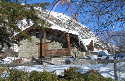 Bonneval-sur-Arc Apartment | Apartment 'Alpaga 8' with Private Terrace, Shared Garden and Wi-Fi