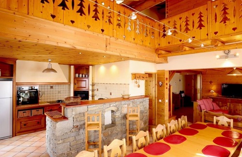 Bonneval-sur-Arc Apartment | Apartment 'Alpaga 14' with Private Terrace, Shared Garden and Wi-Fi