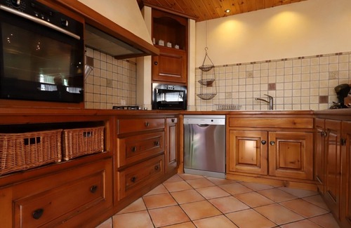 Bonneval-sur-Arc Apartment | Apartment 'Alpaga 14' with Private Terrace, Shared Garden and Wi-Fi