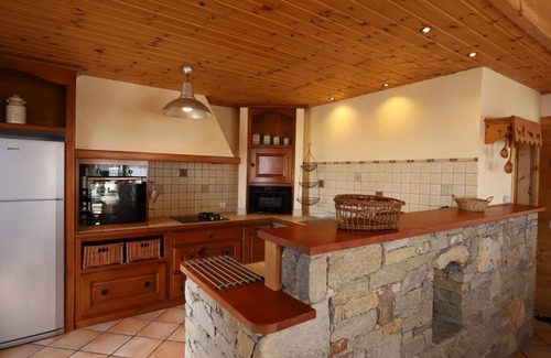 Bonneval-sur-Arc Apartment | Apartment 'Alpaga 14' with Private Terrace, Shared Garden and Wi-Fi