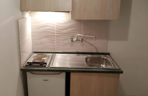 Molos Apartment | Apartment 'Alykes Family Resort Double Room 1' with Balcony, Wi-Fi and Air Conditioning