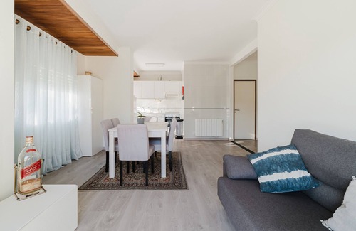 Viana do Castelo Apartment | Apartment 'Amorosa Beach' with Balcony and Wi-Fi