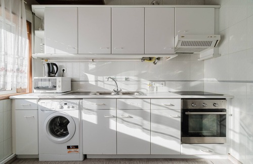 Viana do Castelo Apartment | Apartment 'Amorosa Beach' with Balcony and Wi-Fi
