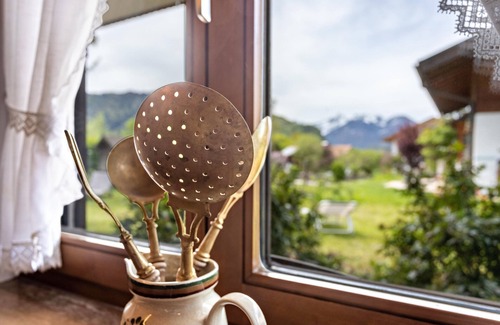 Unterwoessen Apartment | Apartment "An den Bergen" with Mountain View, Private Terrace & Wi-Fi