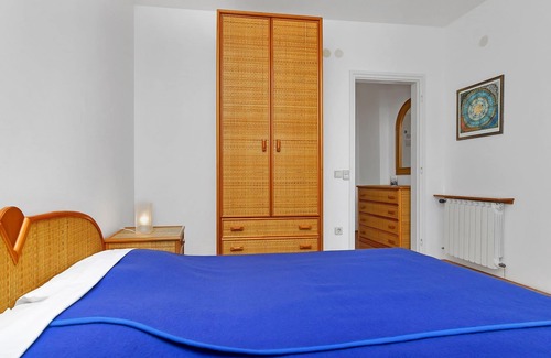 Gdinj Apartment | Apartment Ana - 5 m from beach: R11-24(2) - Cove Pokrivenik, Island Hvar, Croatia