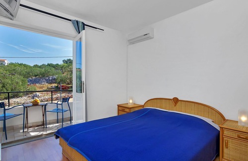 Gdinj Apartment | Apartment Ana - 5 m from beach: R11-24(2) - Cove Pokrivenik, Island Hvar, Croatia