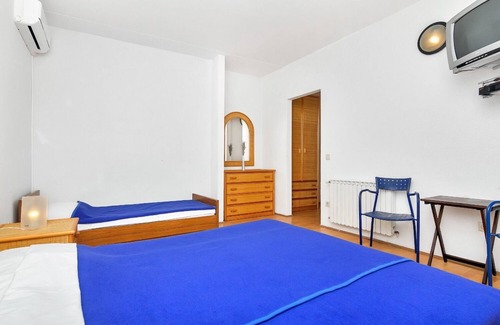 Gdinj Apartment | Apartment Ana - 5 m from beach: R7-18(3) - Cove Pokrivenik, Island Hvar, Croatia