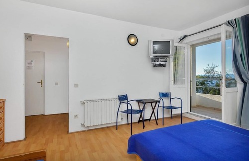 Gdinj Apartment | Apartment Ana - 5 m from beach: R7-18(3) - Cove Pokrivenik, Island Hvar, Croatia
