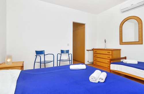 Gdinj Apartment | Apartment Ana - 5 m from beach: R6-17(3) - Cove Pokrivenik, Island Hvar, Croatia